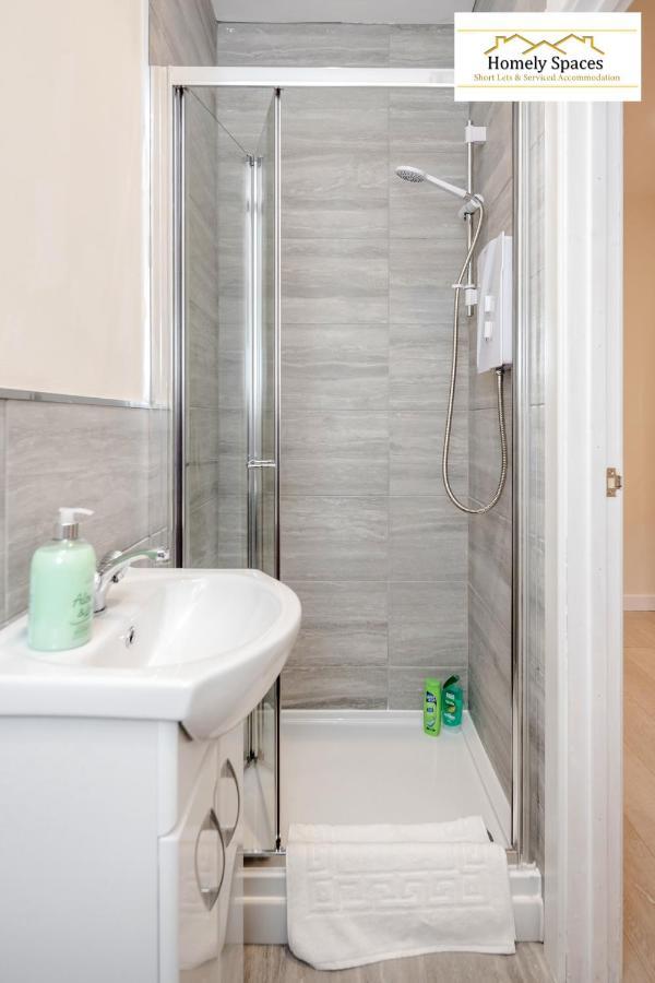 Bedford Hospital Victoria Apartments A And B By Homely Spaces Short Lets & Serviced Accommodation Kültér fotó
